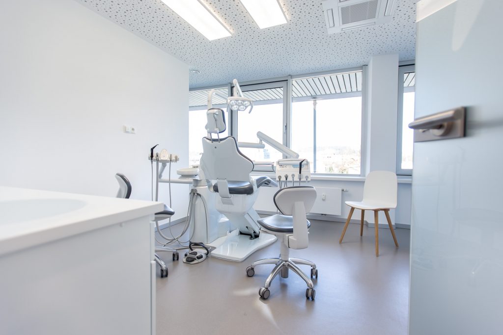 Zahnmedizinische Fachangestellte (ZFA) – KFO-Stuhlassistenz (w/m/d)